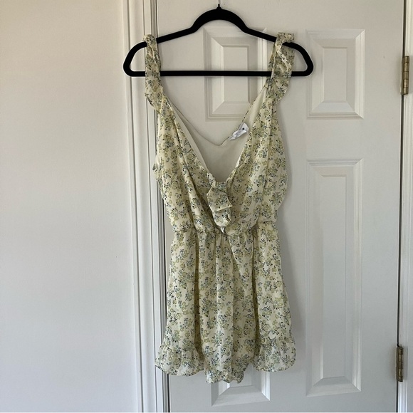 Sadie & Sage Floral Romper (XL) - Picture 7 of 9